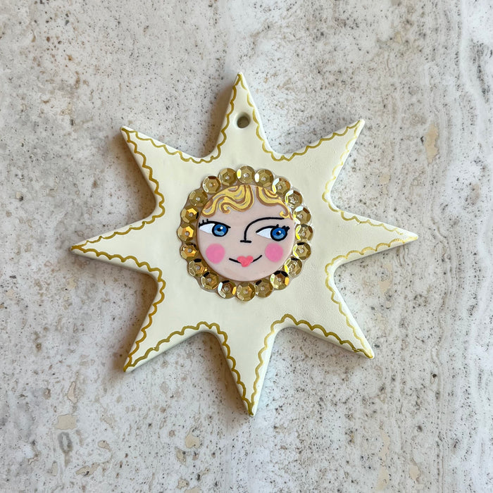 Scallop Edge Ornament w. Sequin Frame