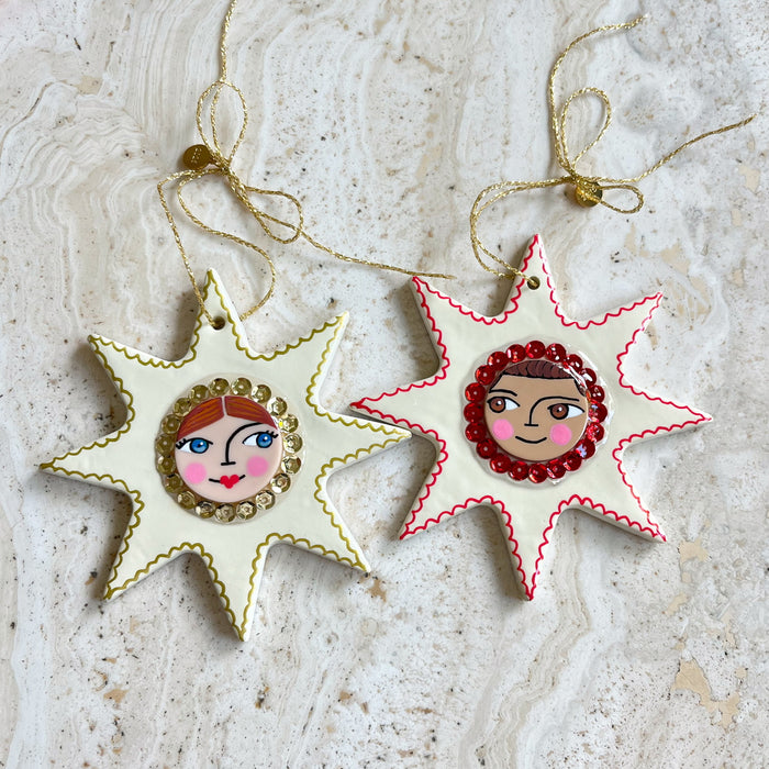 Scallop Edge Ornament w. Sequin Frame